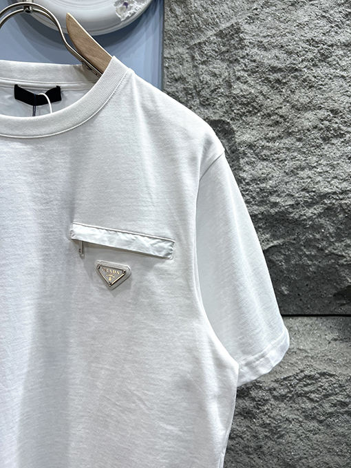 プラダスーパーコピーシンプルロゴ フェイクポケット 半袖Tシャツ