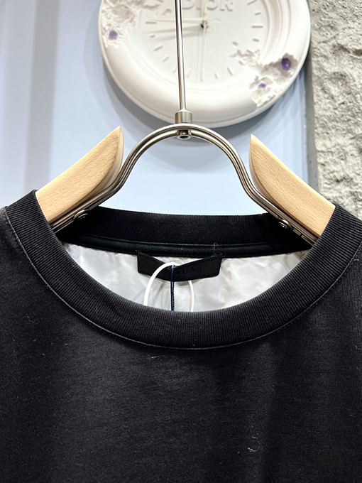 プラダスーパーコピーシンプルロゴ フェイクポケット 半袖Tシャツ