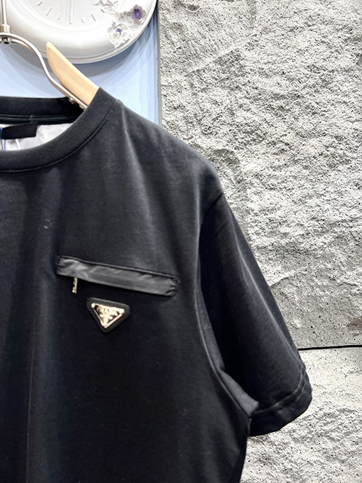 プラダスーパーコピーシンプルロゴ フェイクポケット 半袖Tシャツ