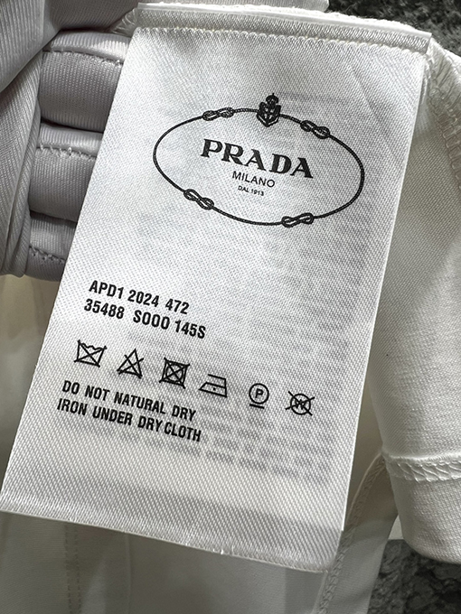 プラダロゴプリント 英字デザイン 半袖Tシャツ