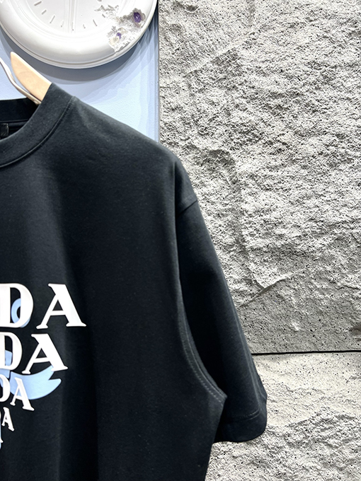 プラダロゴプリント 英字デザイン 半袖Tシャツ