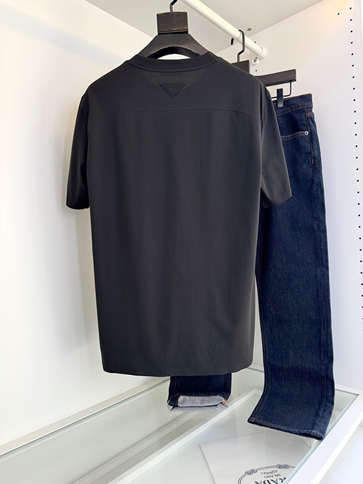 プラダスーパーコピー三角ロゴワッペン装飾 クルーネック半袖Tシャツ