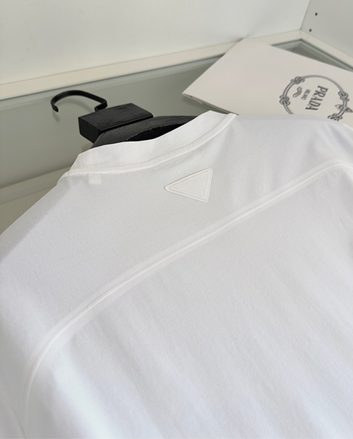 プラダスーパーコピー三角ロゴワッペン装飾 クルーネック半袖Tシャツ