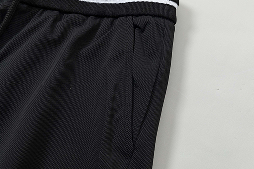 プラダ三角ロゴ付きバックポケット切り替え ロゴプリント 5分丈ショートパンツ