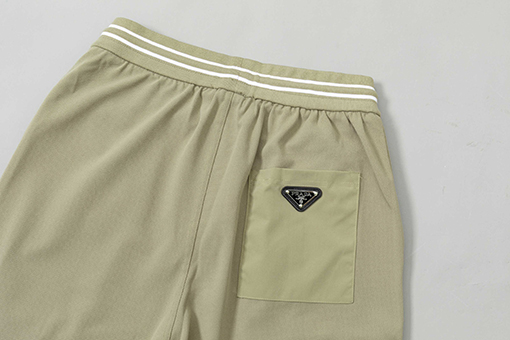 プラダ三角ロゴ付きバックポケット切り替え ロゴプリント 5分丈ショートパンツ