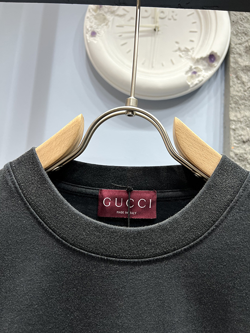 グッチスーパーコピー新作 ミニロゴワッペン刺繍 半袖Tシャツ
