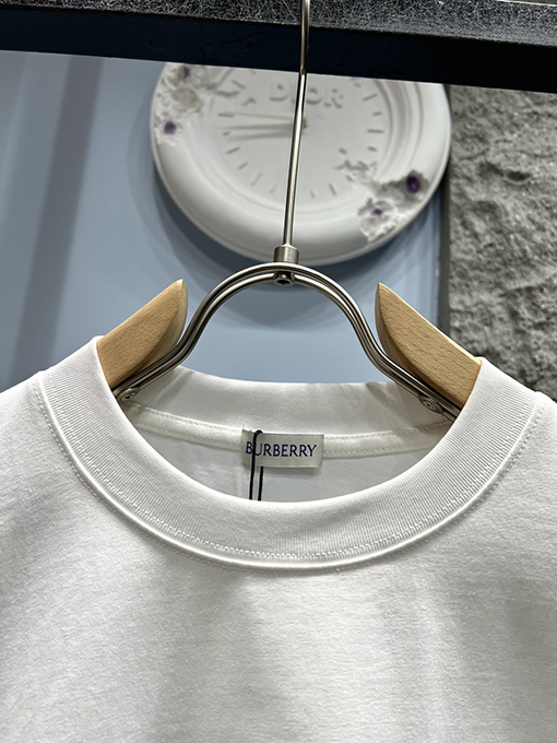 バーバリー新作 ウォーホースシリーズ 半袖Tシャツ