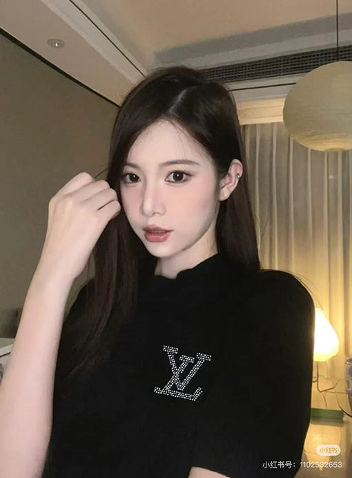 ルイヴィトンパールロゴレタリング 半袖Tシャツ