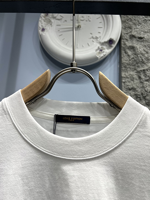 ルイヴィトンパールロゴレタリング 半袖Tシャツ