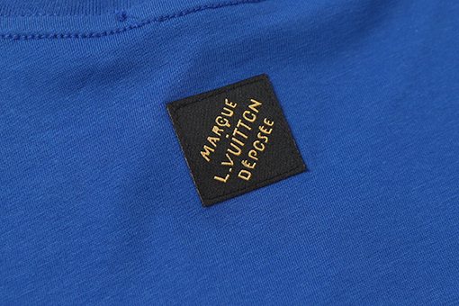 ルイヴィトン25SS 新作 ストーン付き バッジ刺繍 半袖Tシャツ