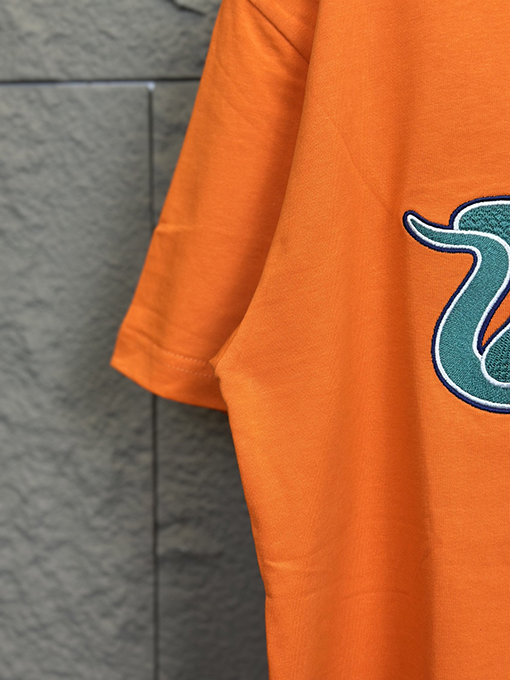 ディオールコピー金の蛇デザイン 幸運を呼ぶ 半袖Tシャツ