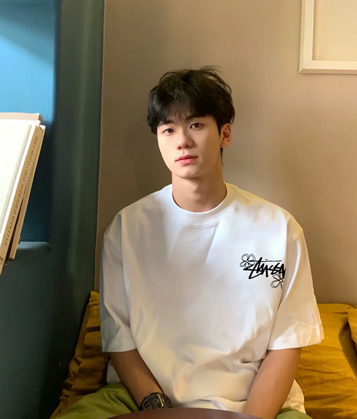 ステューシーフラワーレター クルーネック 半袖Tシャツ