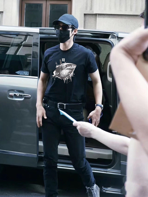 ジバンシイ ストリートトレンド 大きなサメプリント半袖Tシャツ