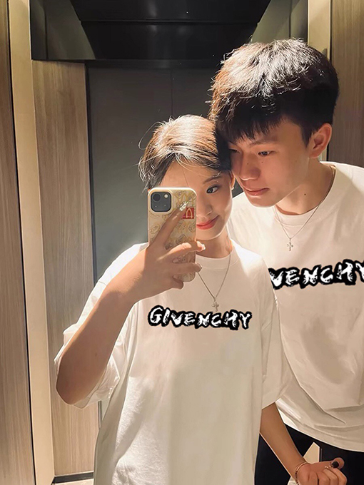 ジバンシイ 限定ルーズフィットカップル用クルーネックTシャツ