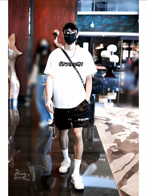 ジバンシイ 限定ルーズフィットカップル用クルーネックTシャツ