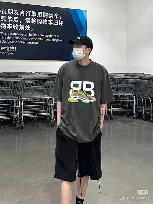 バレンシアガ新作ダッドスニーカーコラボ ダブルBロゴプリント半袖Tシャツ