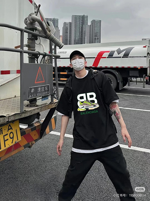 バレンシアガ新作ダッドスニーカーコラボ ダブルBロゴプリント半袖Tシャツ