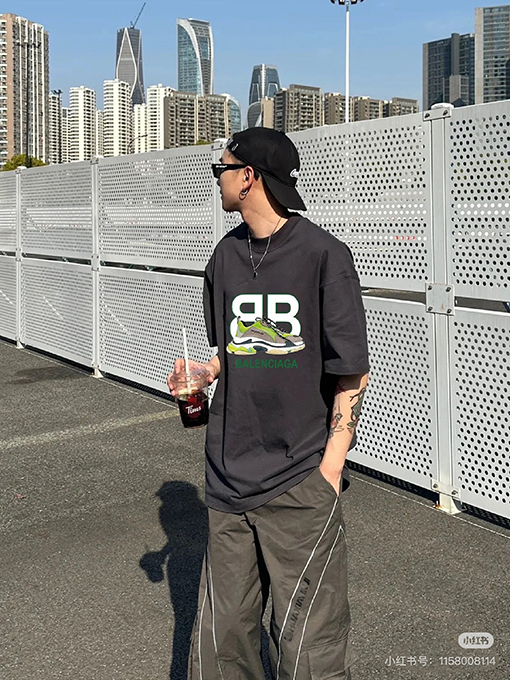 バレンシアガ新作ダッドスニーカーコラボ ダブルBロゴプリント半袖Tシャツ