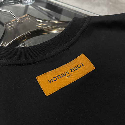 ルイヴィトンフロント刺繍半袖Tシャツ