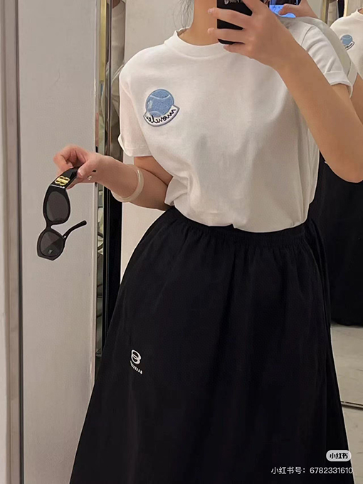 モンクレールコピータオル刺繍サインロゴ半袖Tシャツ