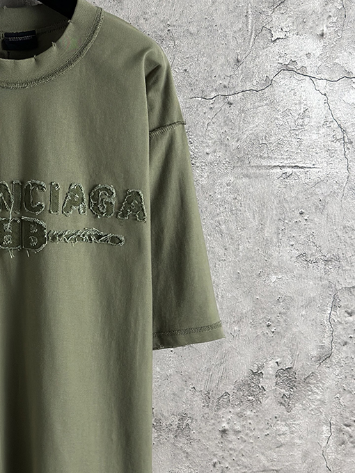 バレンシアガワッペンロゴ刺繍ダメージ加工Tシャツ