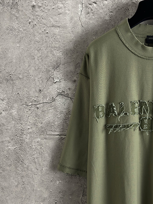 バレンシアガワッペンロゴ刺繍ダメージ加工Tシャツ