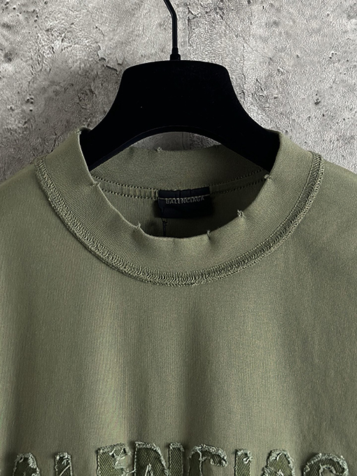 バレンシアガワッペンロゴ刺繍ダメージ加工Tシャツ