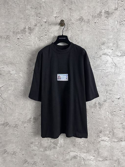 バレンシアガコピーIDカードデザインプリントTシャツ
