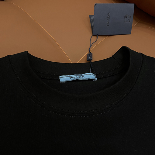 プラダロゴ字母入りクルーネックTシャツ