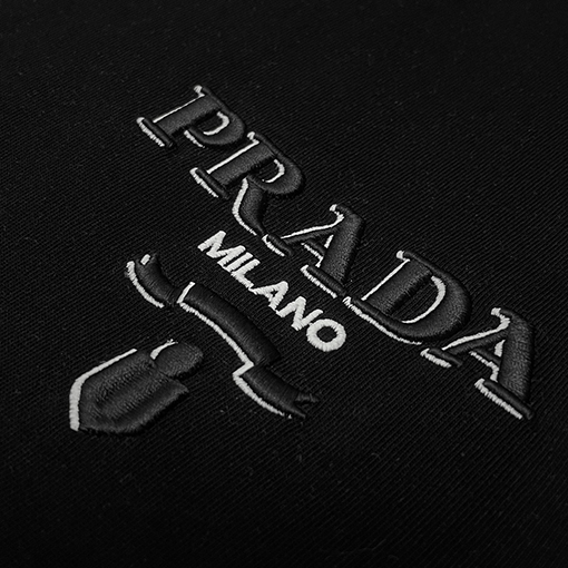 プラダロゴ字母入りクルーネックTシャツ