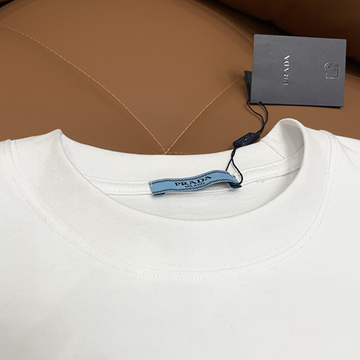 プラダロゴ字母入りクルーネックTシャツ