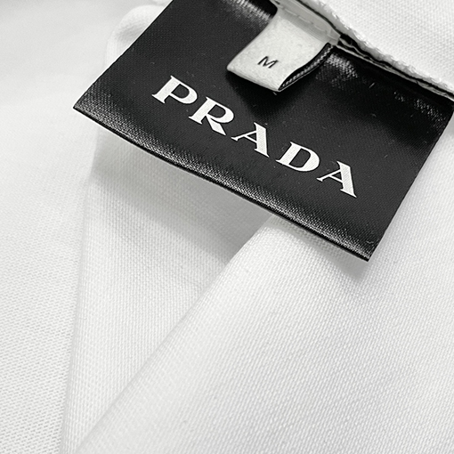 プラダロゴ字母入りクルーネックTシャツ