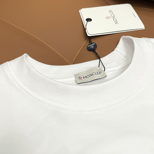 モンクレール 刺繍入りロゴ文字 クルーネック半袖Tシャツ