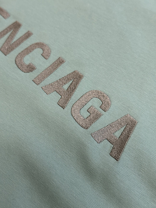 バレンシアガミントグリーンの刺繍スローガン半袖シャツ
