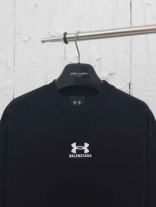 バレンシアガ25SS x UA24 FWコラボアンダーアーマープリント半袖シャツ