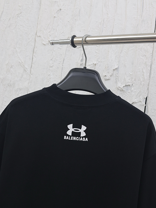 バレンシアガ25SS x UA24 FWコラボアンダーアーマープリント半袖シャツ