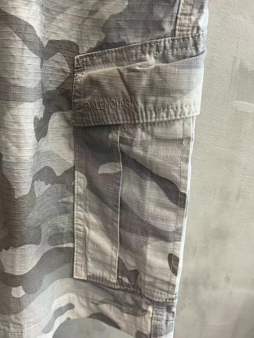バレンシアガ汚れたペイントチェックコットンショーツ
