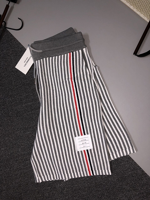 トムブラウン新しいニットパンツ