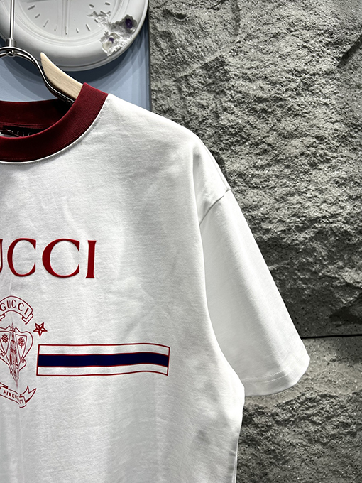グッチワッペンロゴ付きクルーネック半袖Tシャツ