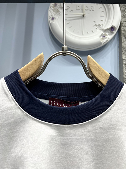 グッチワッペンロゴ付きクルーネック半袖Tシャツ