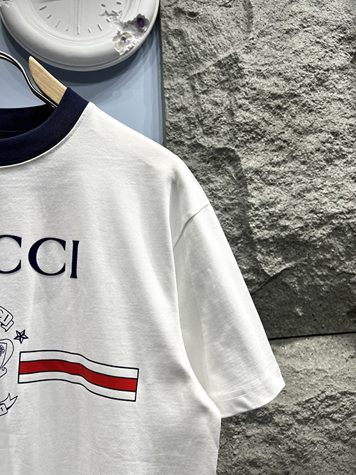 グッチワッペンロゴ付きクルーネック半袖Tシャツ
