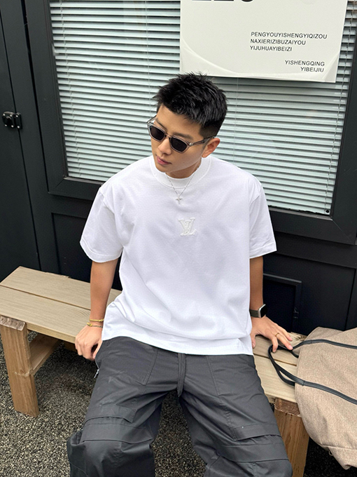 ルイヴィトンコピー新しい布刺繍ロゴ半袖Tシャツ