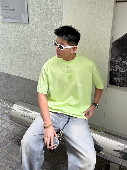 ルイヴィトンコピー新しい布刺繍ロゴ半袖Tシャツ