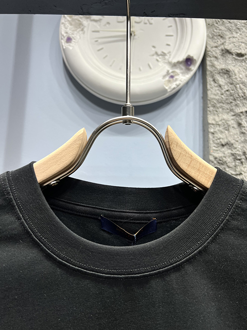 ルイヴィトンコピー新しい布刺繍ロゴ半袖Tシャツ