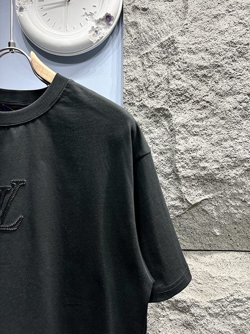 ルイヴィトンコピー新しい布刺繍ロゴ半袖Tシャツ