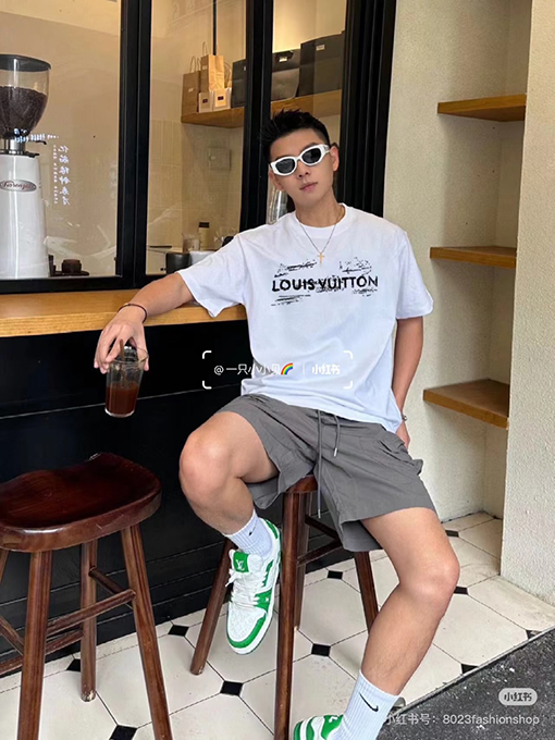 ルイヴィトン新しい文字プリントロゴ半袖Tシャツ