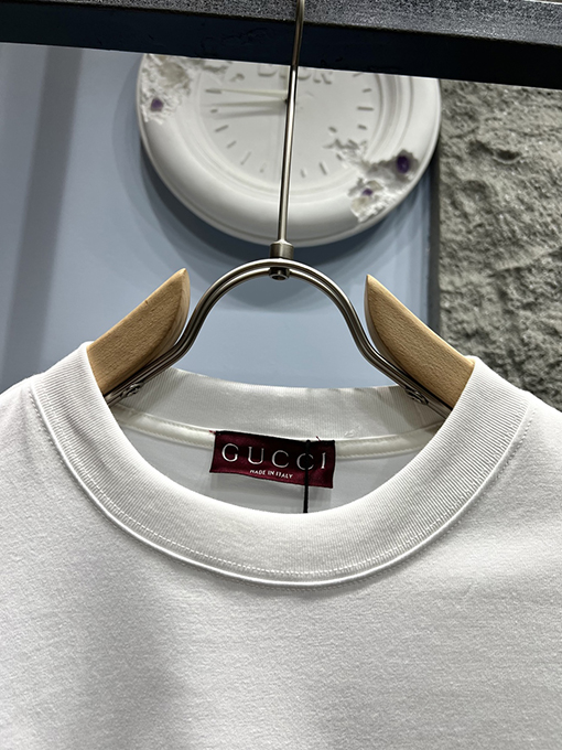 グッチスーパーコピー新しいアルファベットプリント半袖Tシャツ