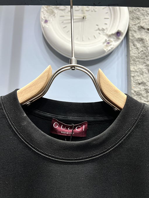 グッチスーパーコピー新しいアルファベットプリント半袖Tシャツ