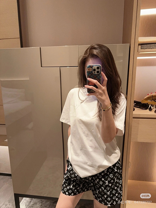 ルイヴィトンクラシックロゴ半袖Tシャツ