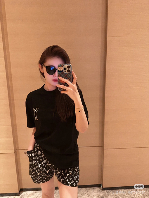 ルイヴィトンクラシックロゴ半袖Tシャツ